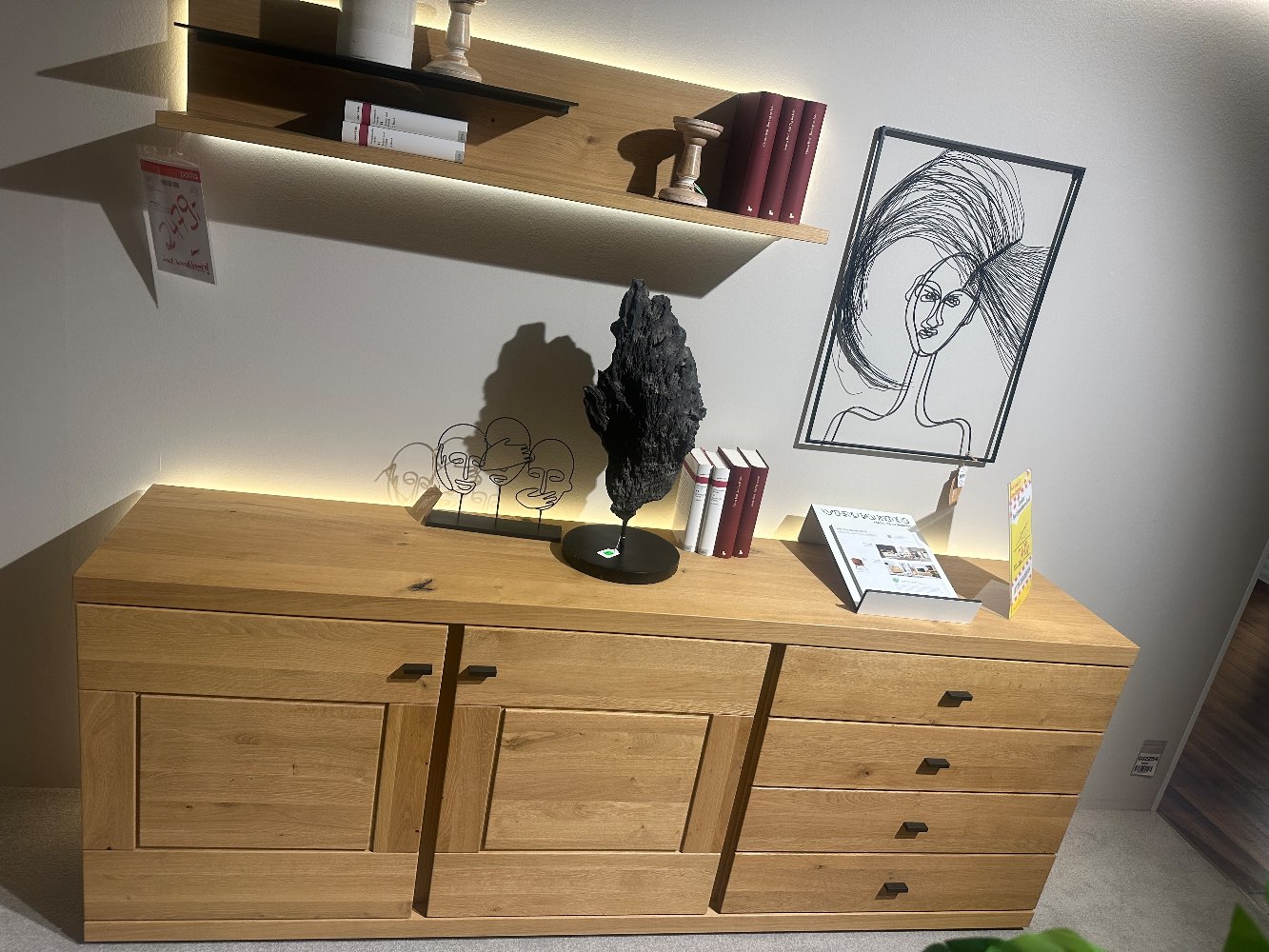 Sideboard mit Wandboard