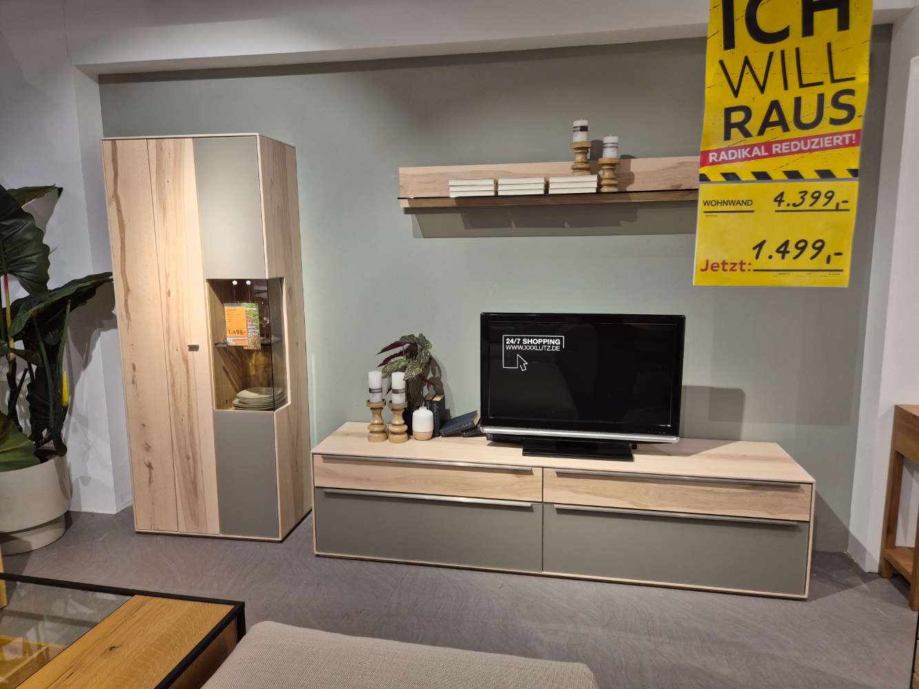 Wohnwand Bucheweiss, Farbglass Trüffel matt XXXLutz Fellbach