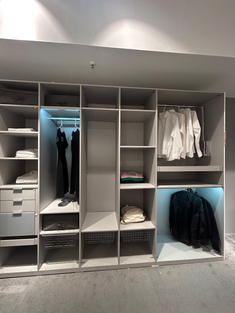 Express-Möbel Kleiderschrank