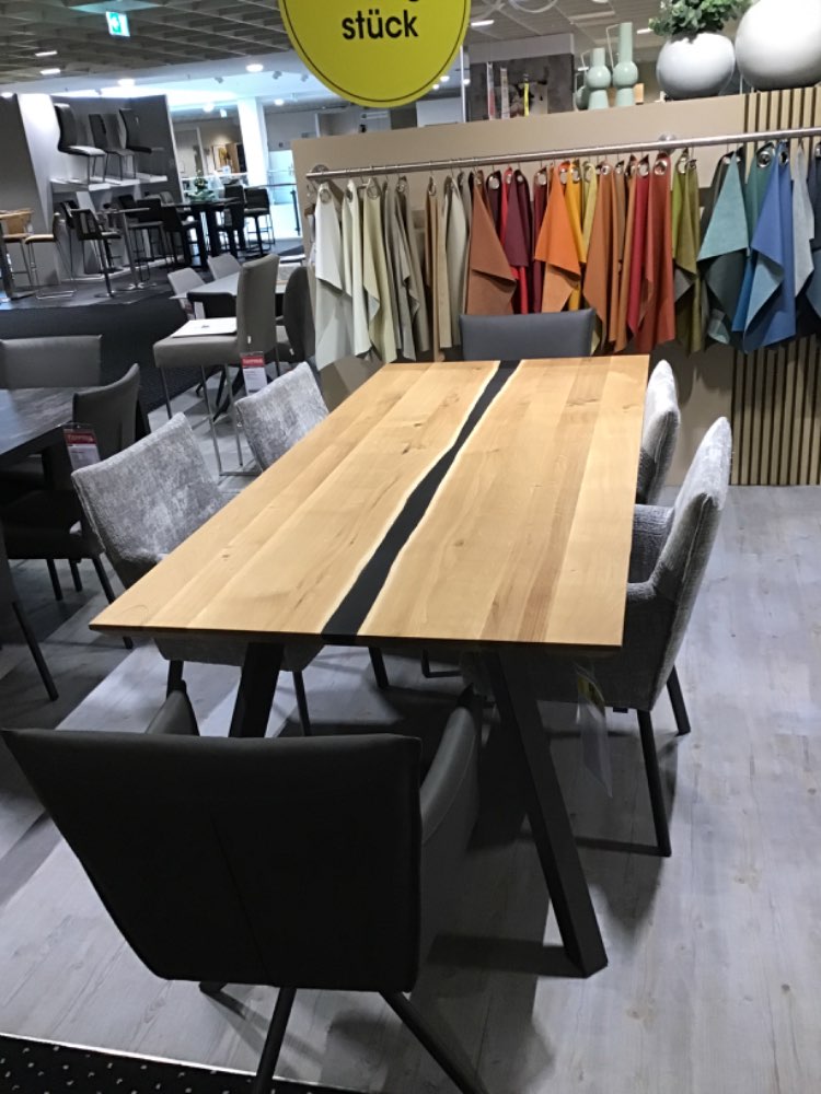 Esstischgruppe Nilan bestehend aus: Esstisch und 6x Armlehnstuhl