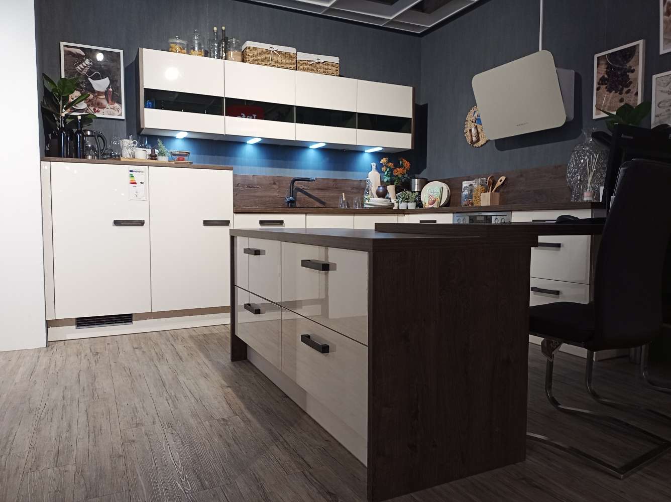 Smart-Küche 3050 magnolia Hochglanz