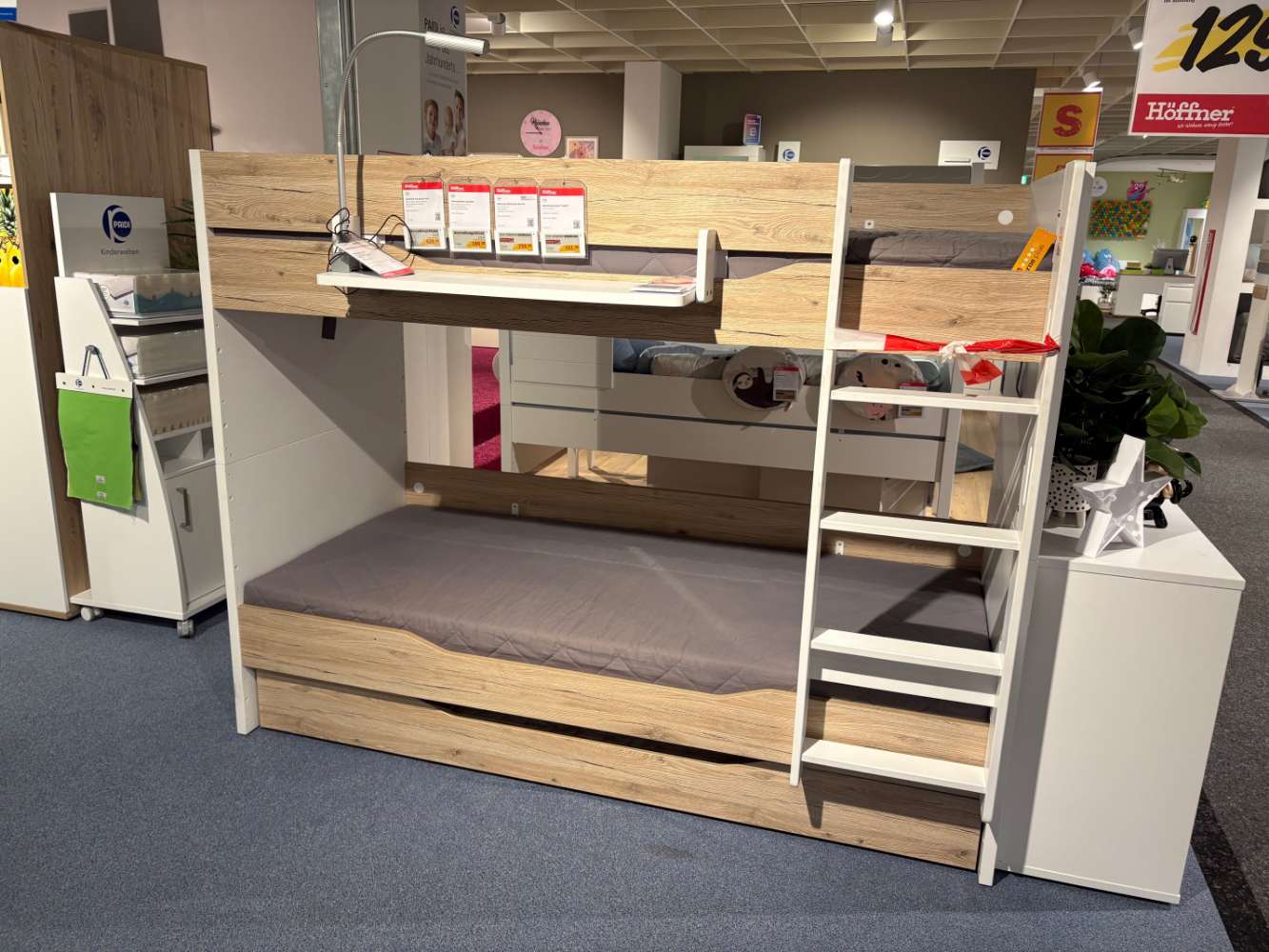 Etagenbett mit Zubehör