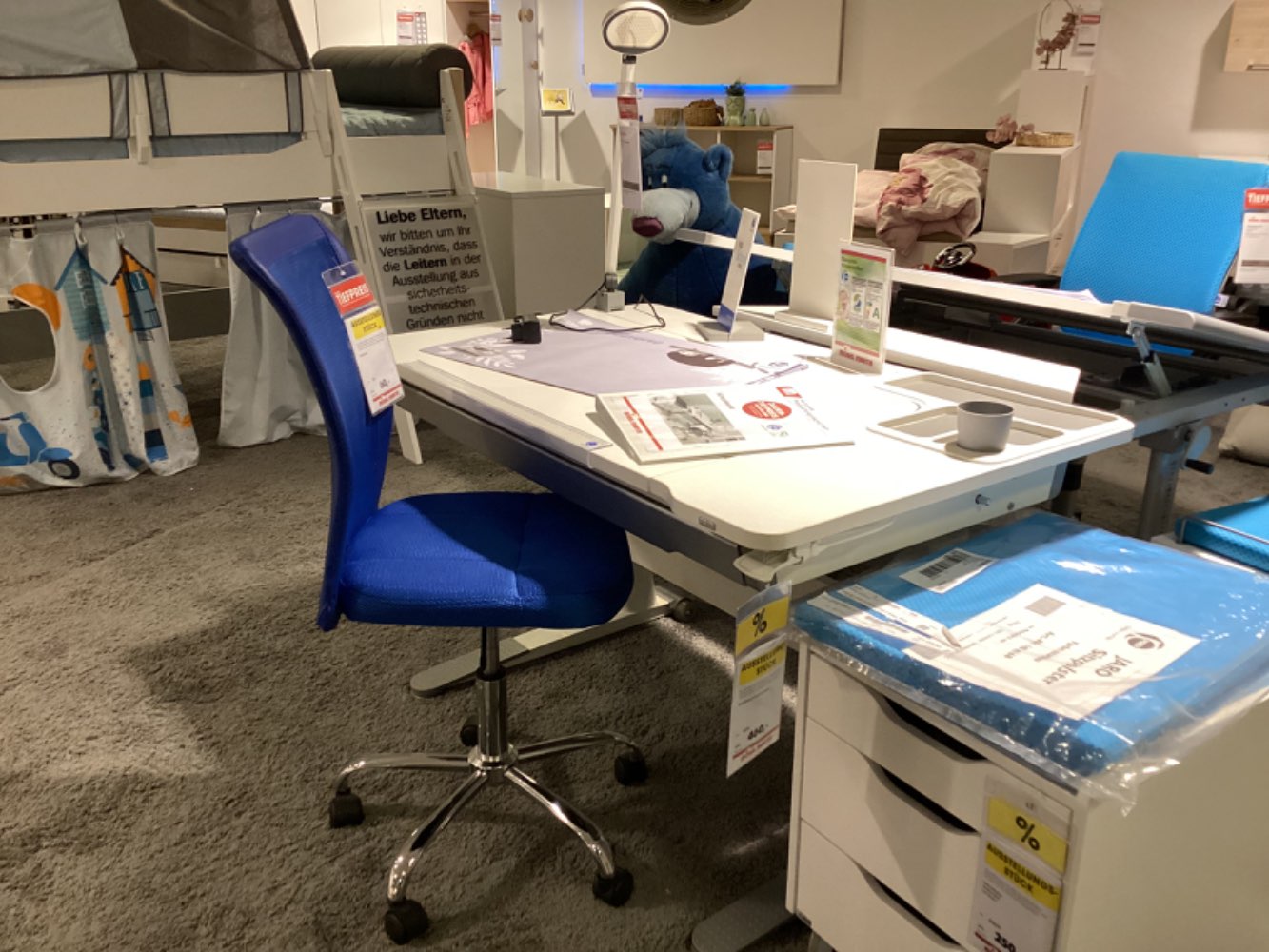 Schreibtsich rechts Jaro