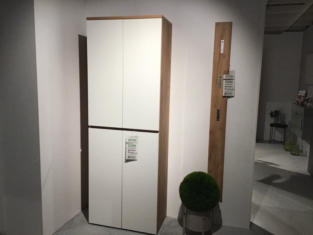 Grosser Schuhschrank Farbe Eiche/weiß Maß 70/199/41cm