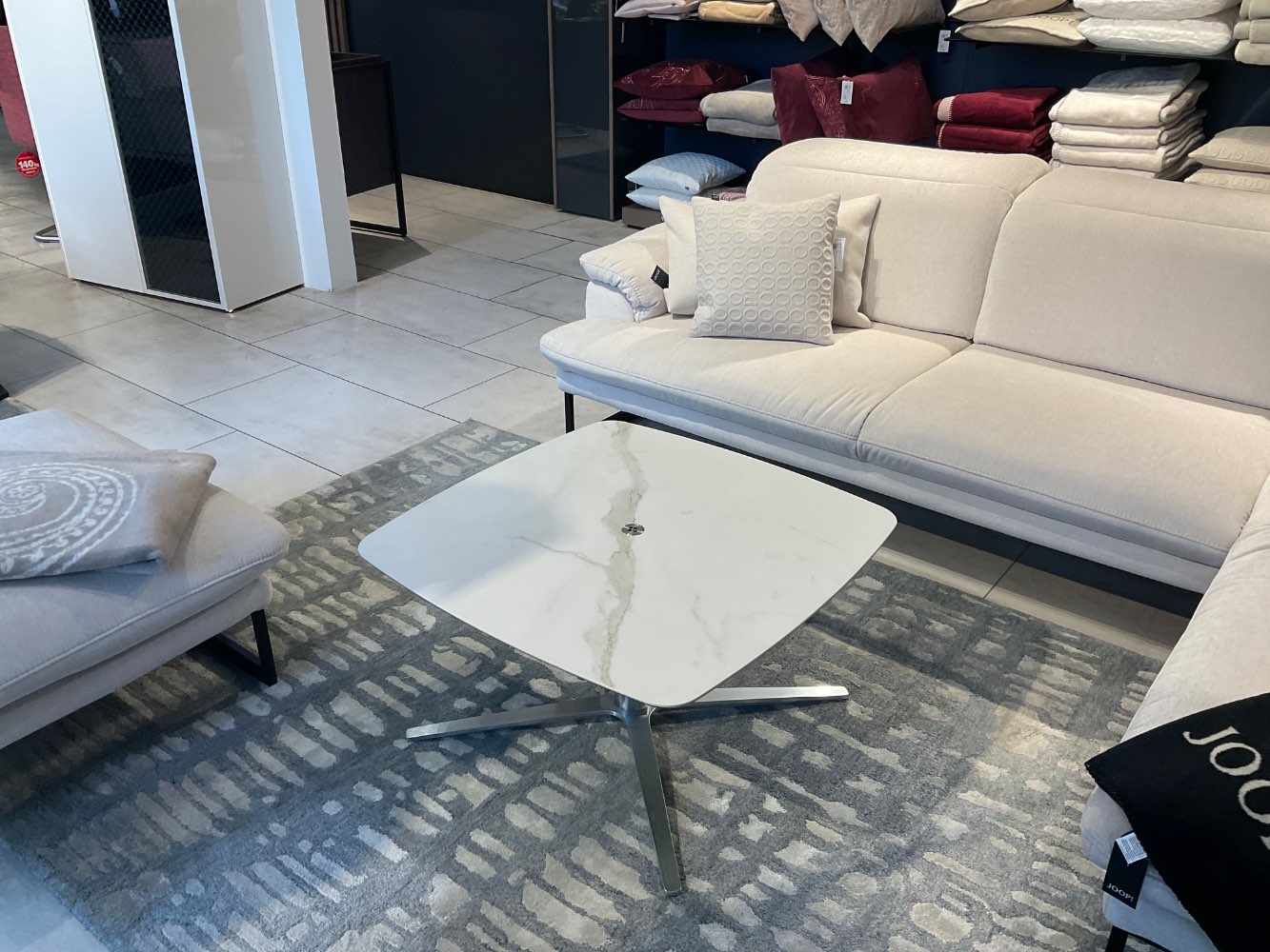 Couchtisch mit iSup Technik