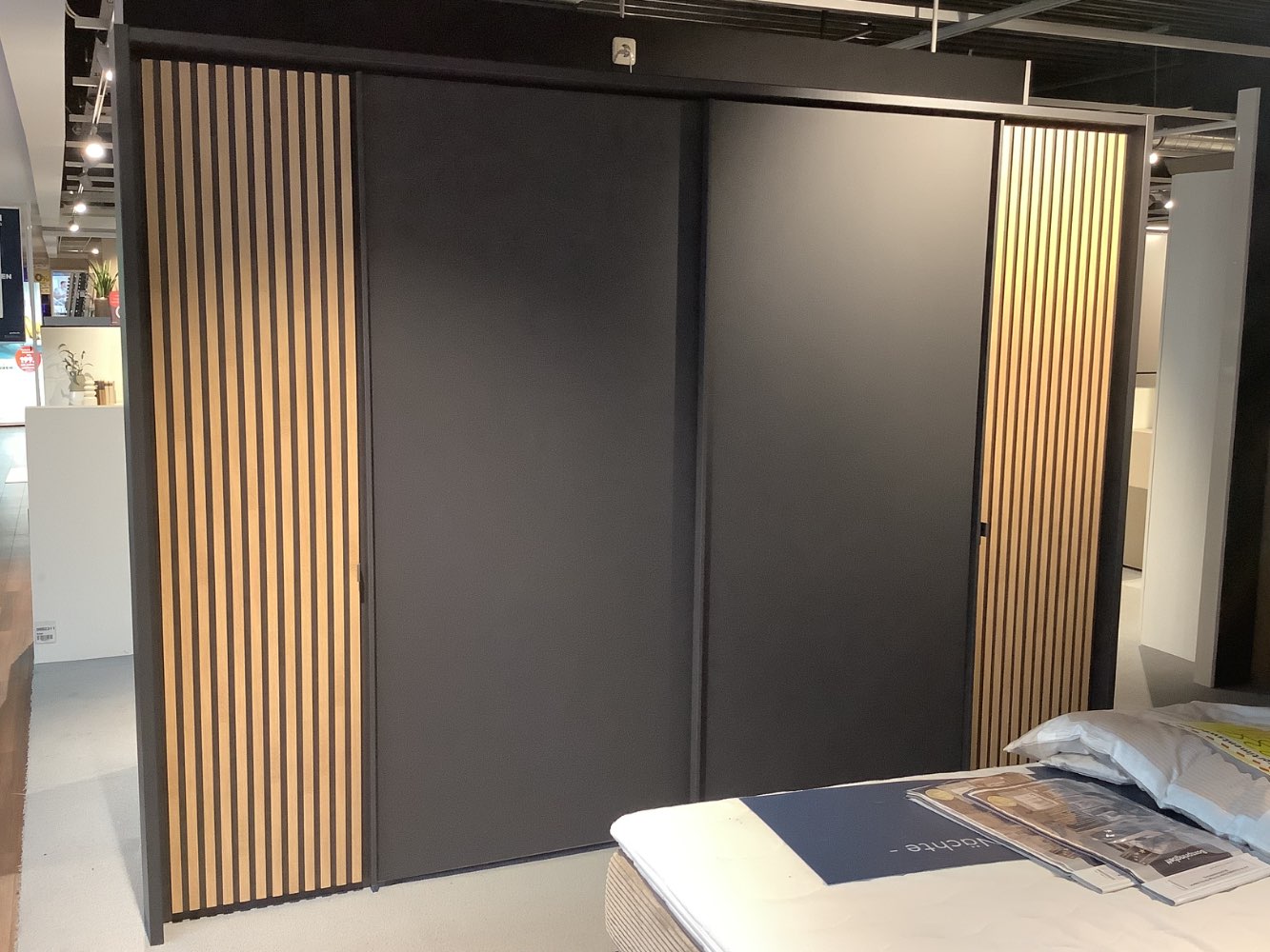 Dreh – / Schwebetürenschrank