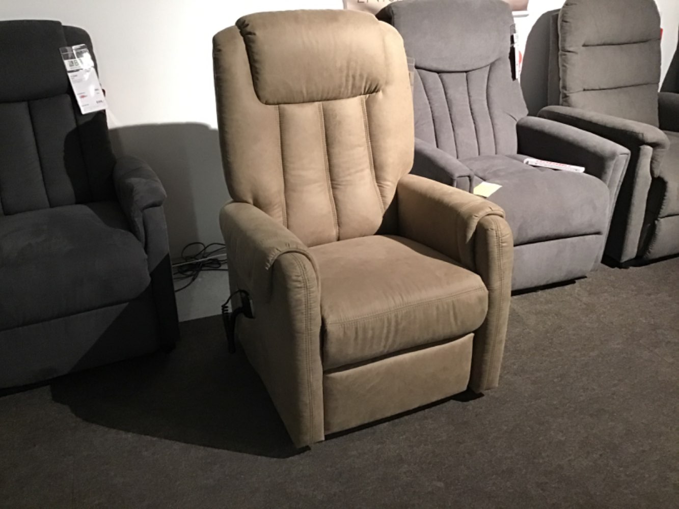 Klassischer TV Sessel mit elektrischer Aufstehhilfe Farbe braun