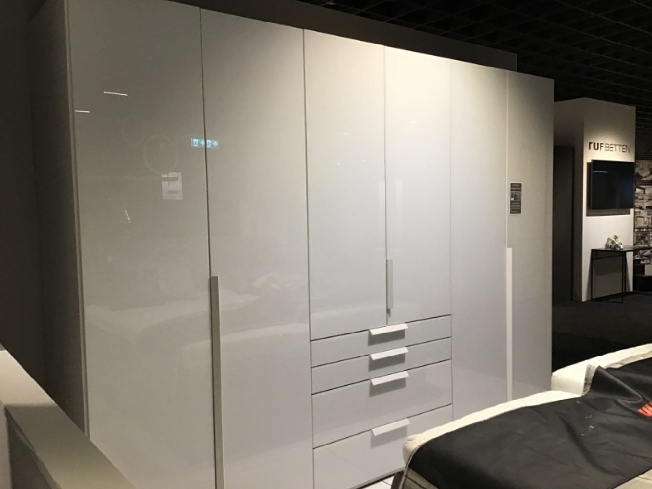 Drehtürenschrank Purisma