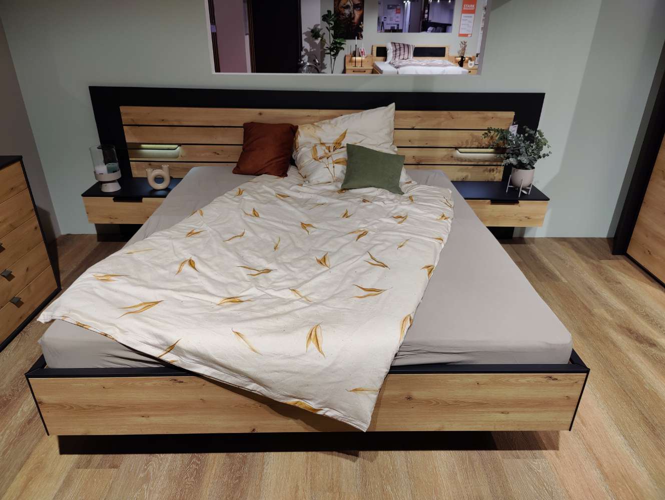 Bettanlage – 180 x 200 cm – Asteiche Nb. – schwarz