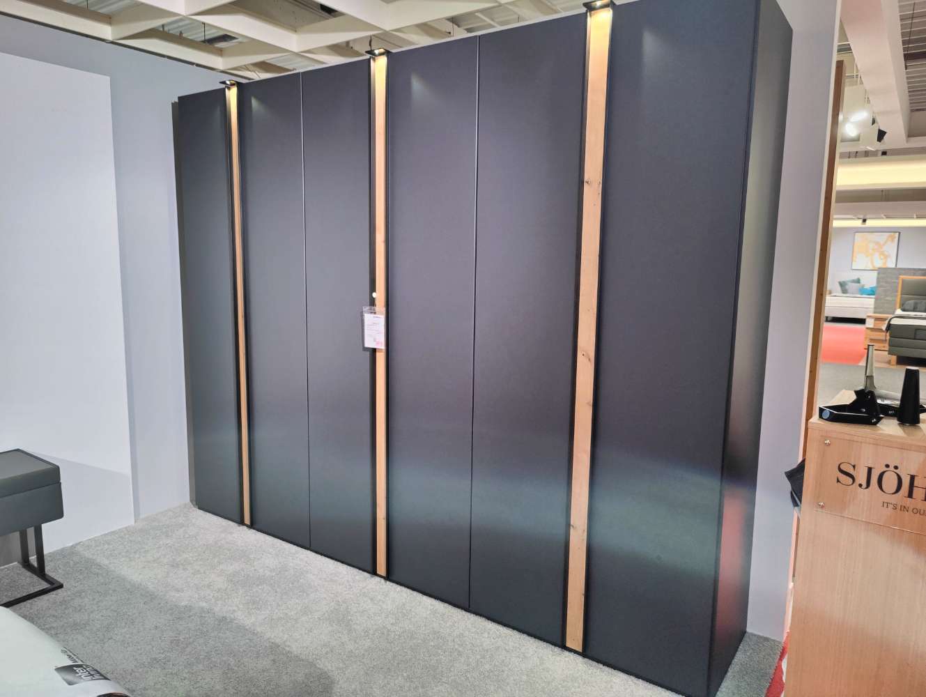 Drehtürenschrank – 6-türig – inkl. Beleuchtung – B 300 cm