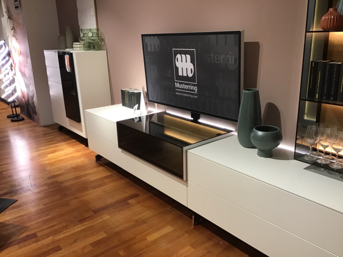 TV-Element Q-Media Musterring