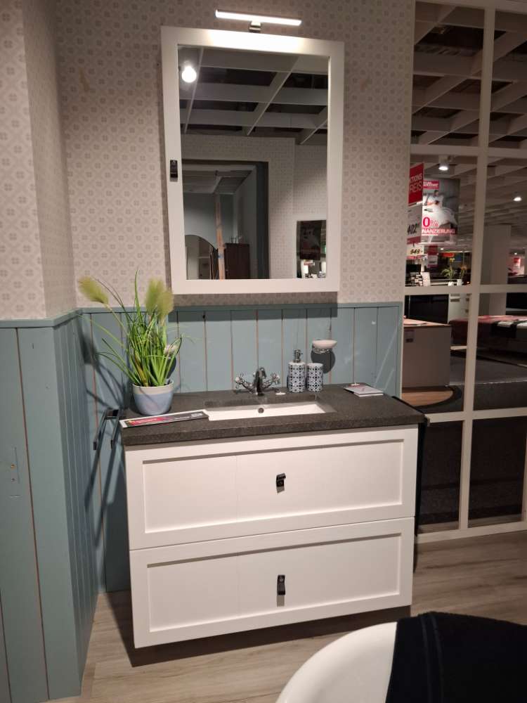 Waschtischkombination mit Zubehör