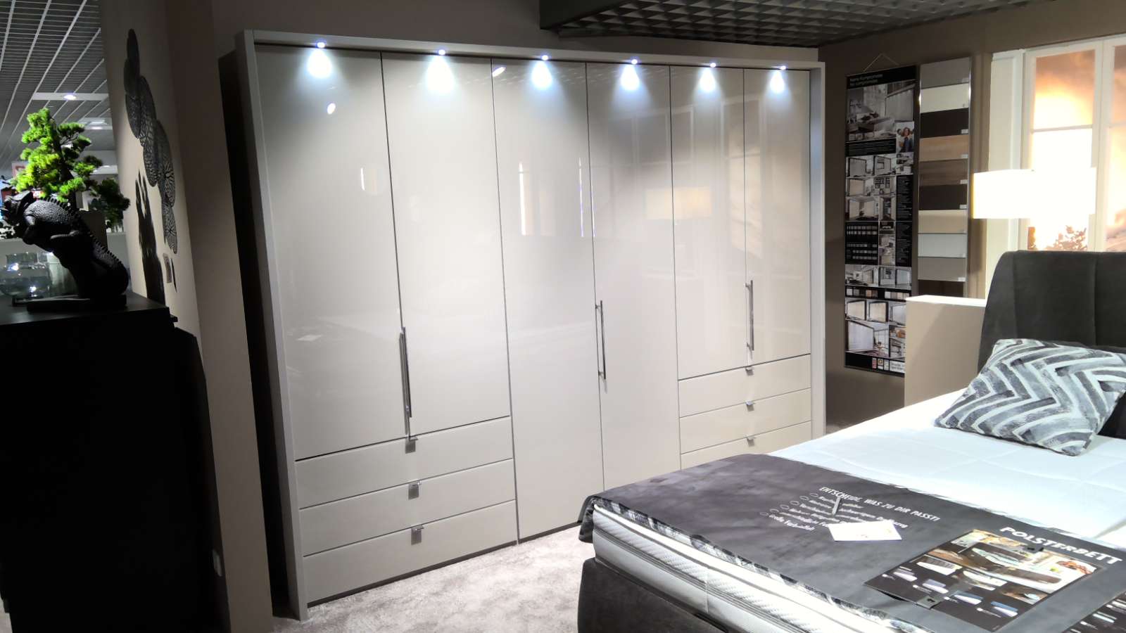 Wiemann Kleiderschrank/Falttürenschrank Loft EPC mit Beleuchtung