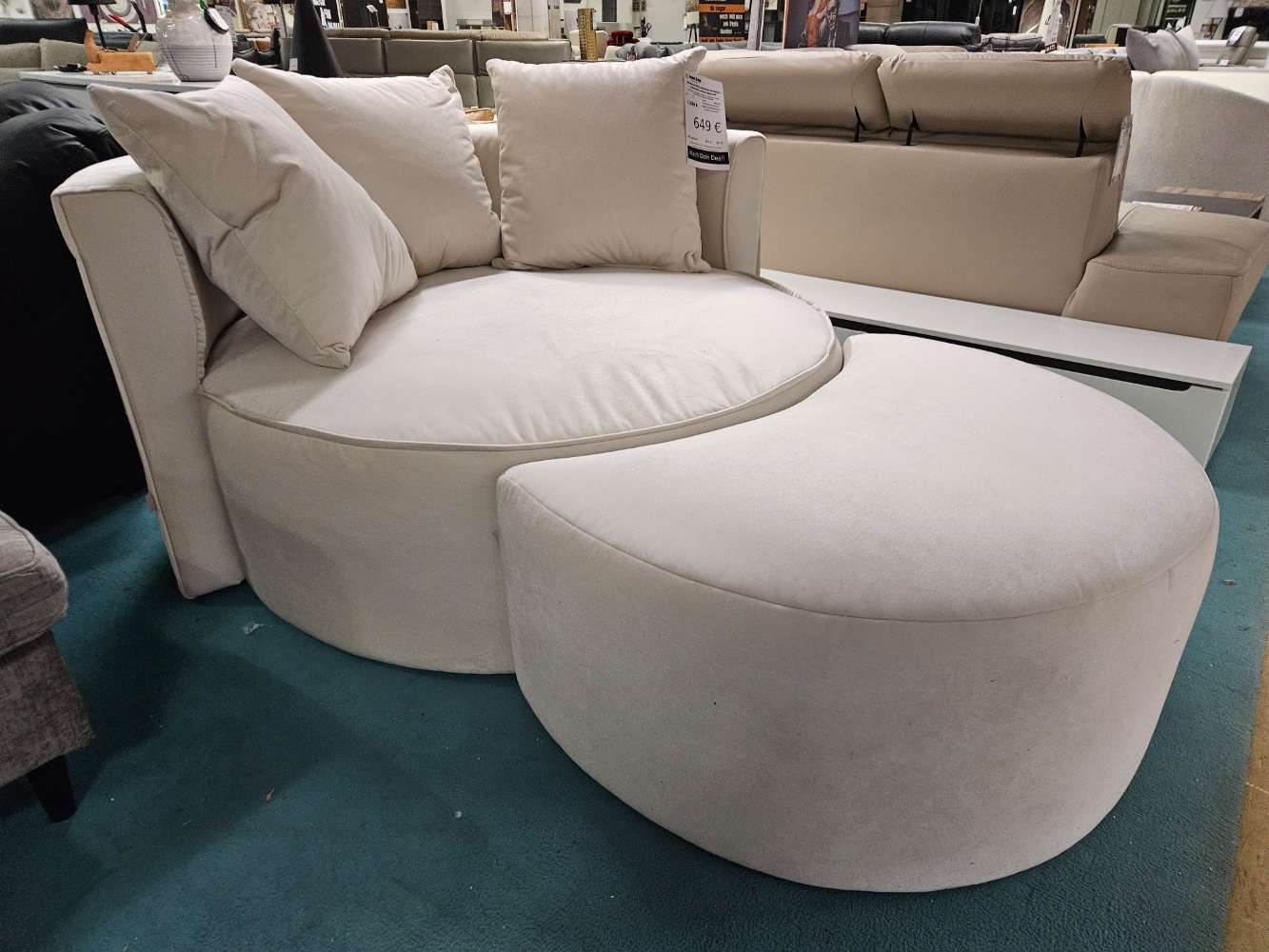 XXL Sessel Isalie mit Hocker Samtoptik Creme statt 1030€