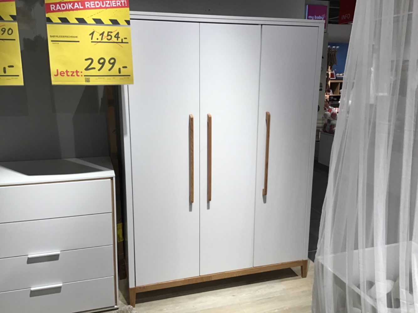 XXXLutz Ausstellungsstück Möbel Babykleiderschrank Scandic weiß E