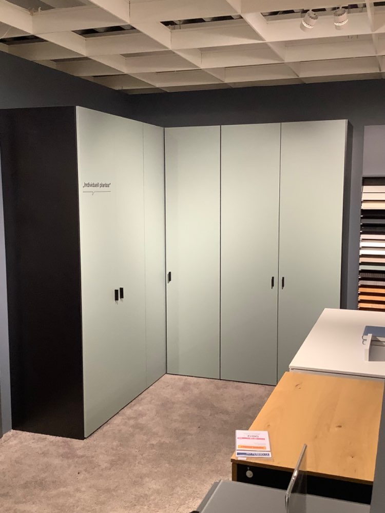 Eckdrehtürenschrank GA