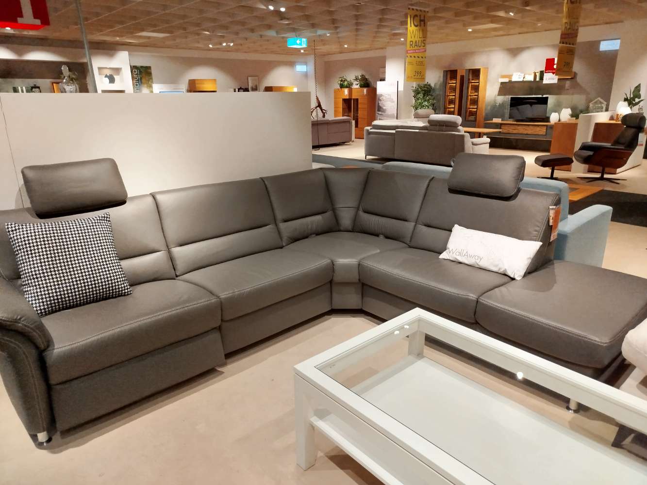 XXXLUTZ, Möbel, Sofas