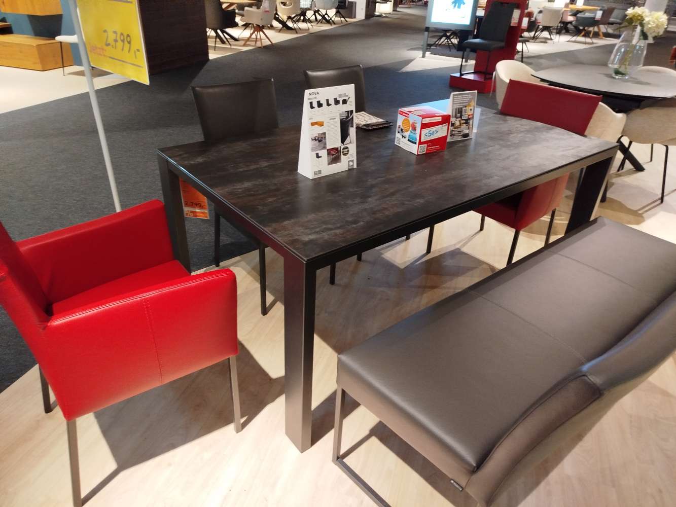 XXXLutz, Möbel, Esstisch