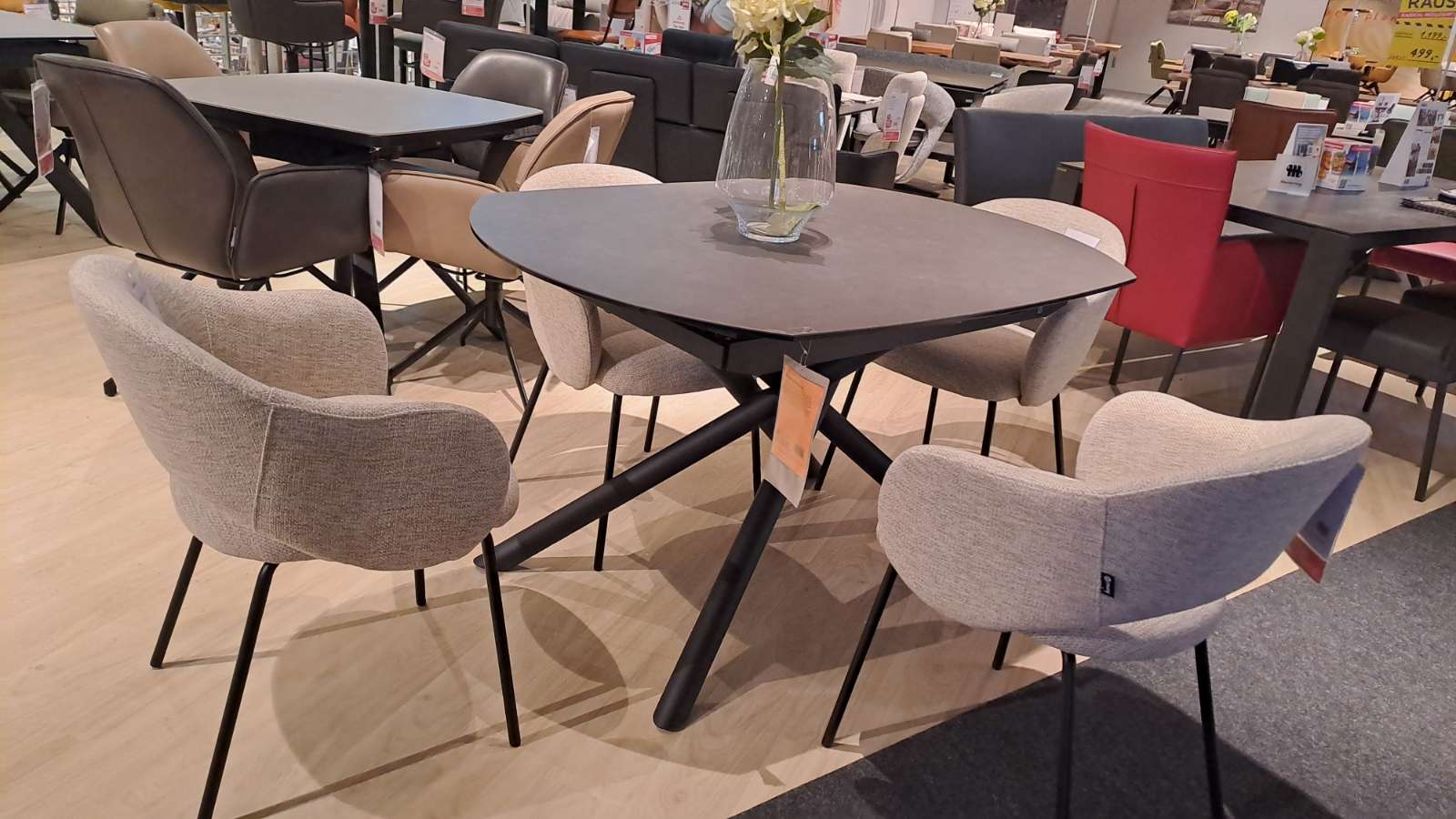 XXXLutz, Möbel, Esstisch