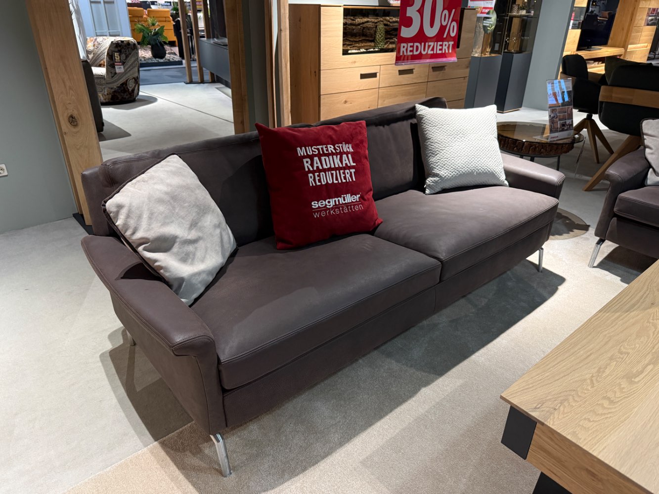 Sofa und Sessel „Kingzley“ von Segmüller Werkstätten