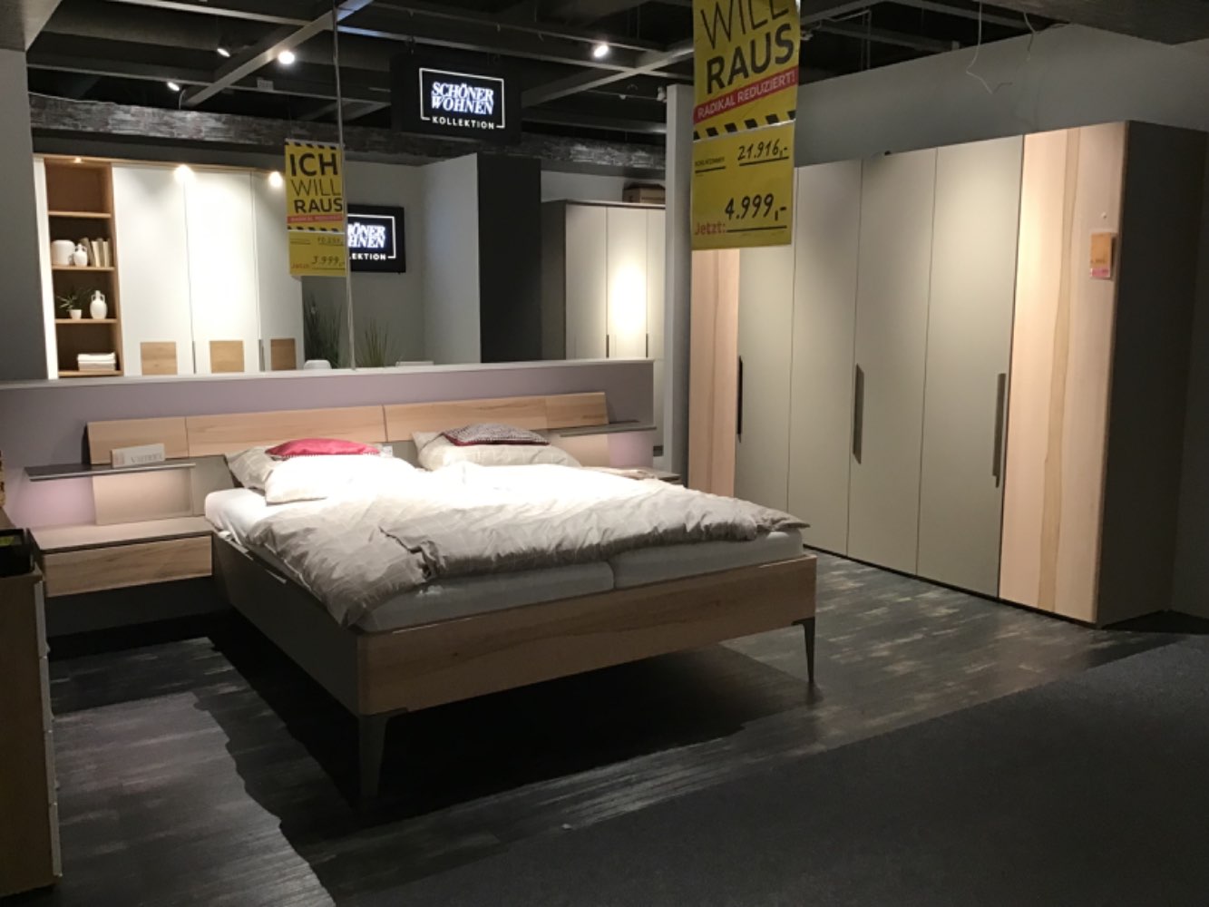 XXXLutz Ausstellungsstück Möbel Schlafzimmer Baro Lack grau Buche