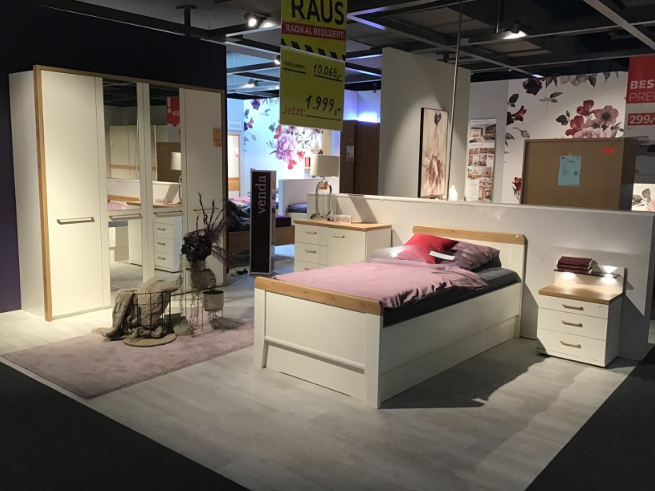 XXXLutz Ausstellungsstück Möbel Einzelzimmer Davos weiß Eiche