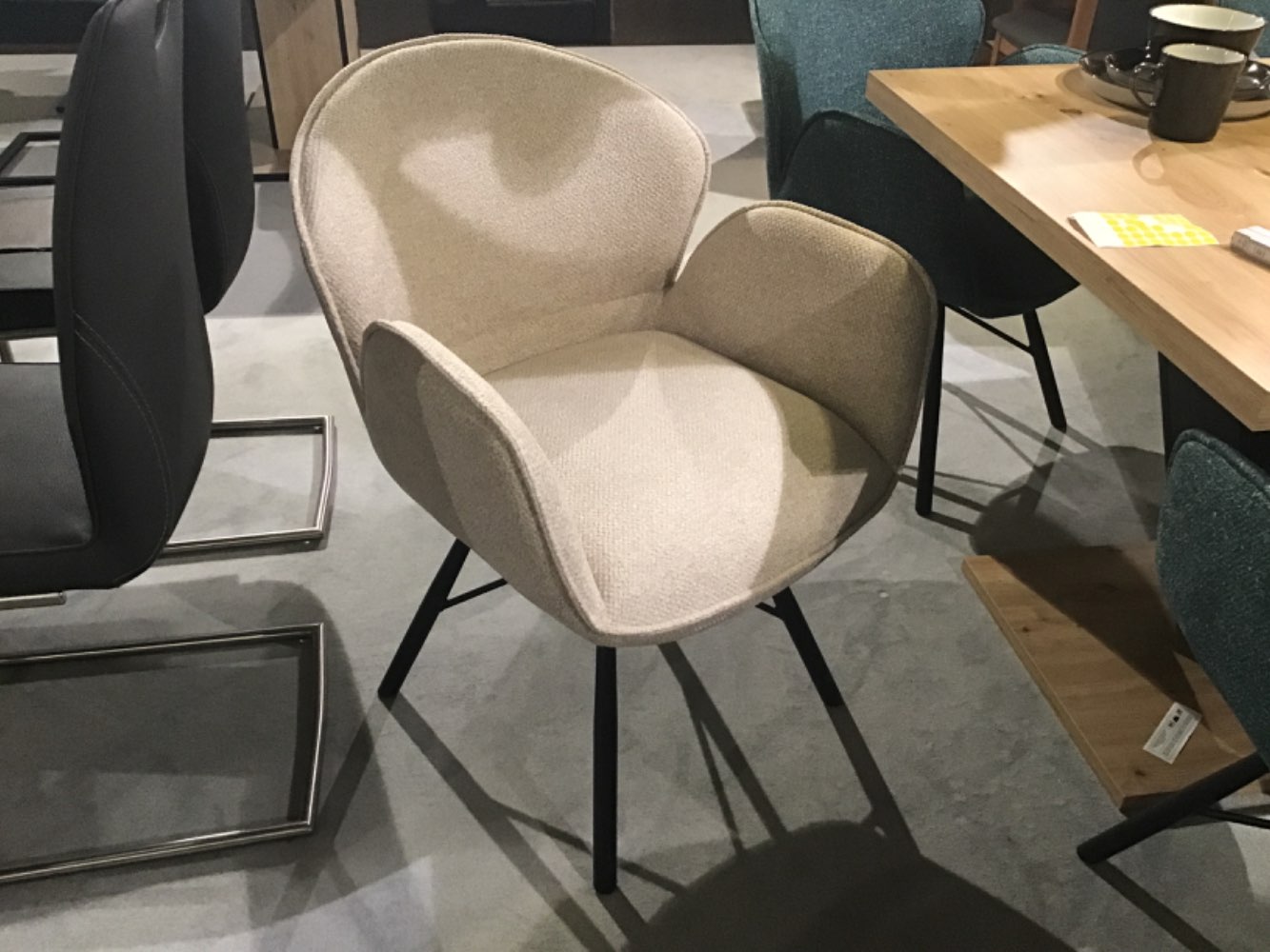 Moderner Stuhlsessel 360 Grad drehbar,Fabe Beige,Maß 61/83/64cm