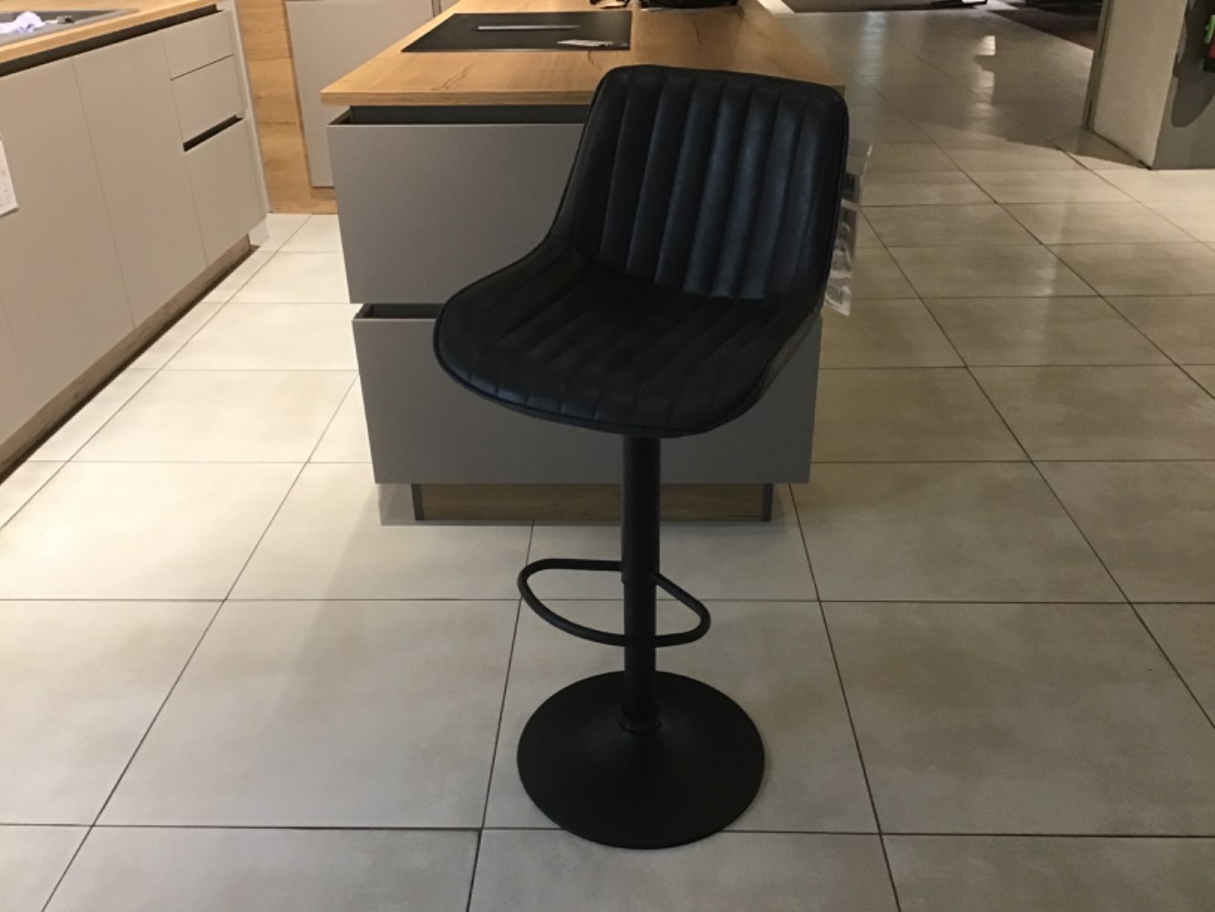 Barhocker Höhenverstellbar Farbe Anthrazit Gestell schwarz