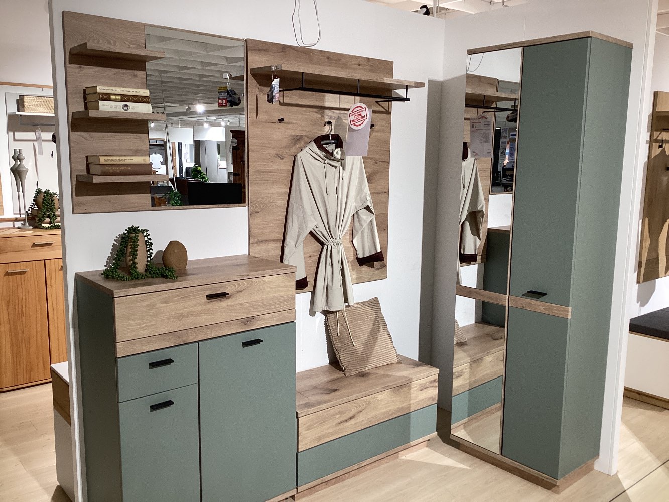 Garderobenset Mondo Jakame