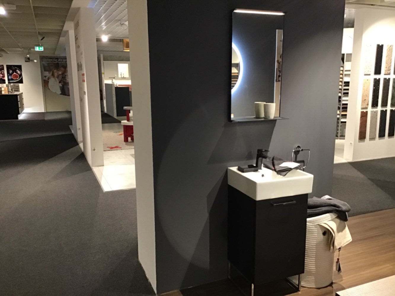 Moderne Badmöbel ggf. für Gästebad inclusive Armatur 43x190x40cm