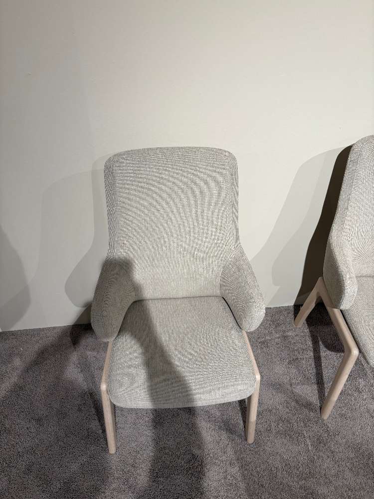 Esszimmerstuhl mit Armlehnen