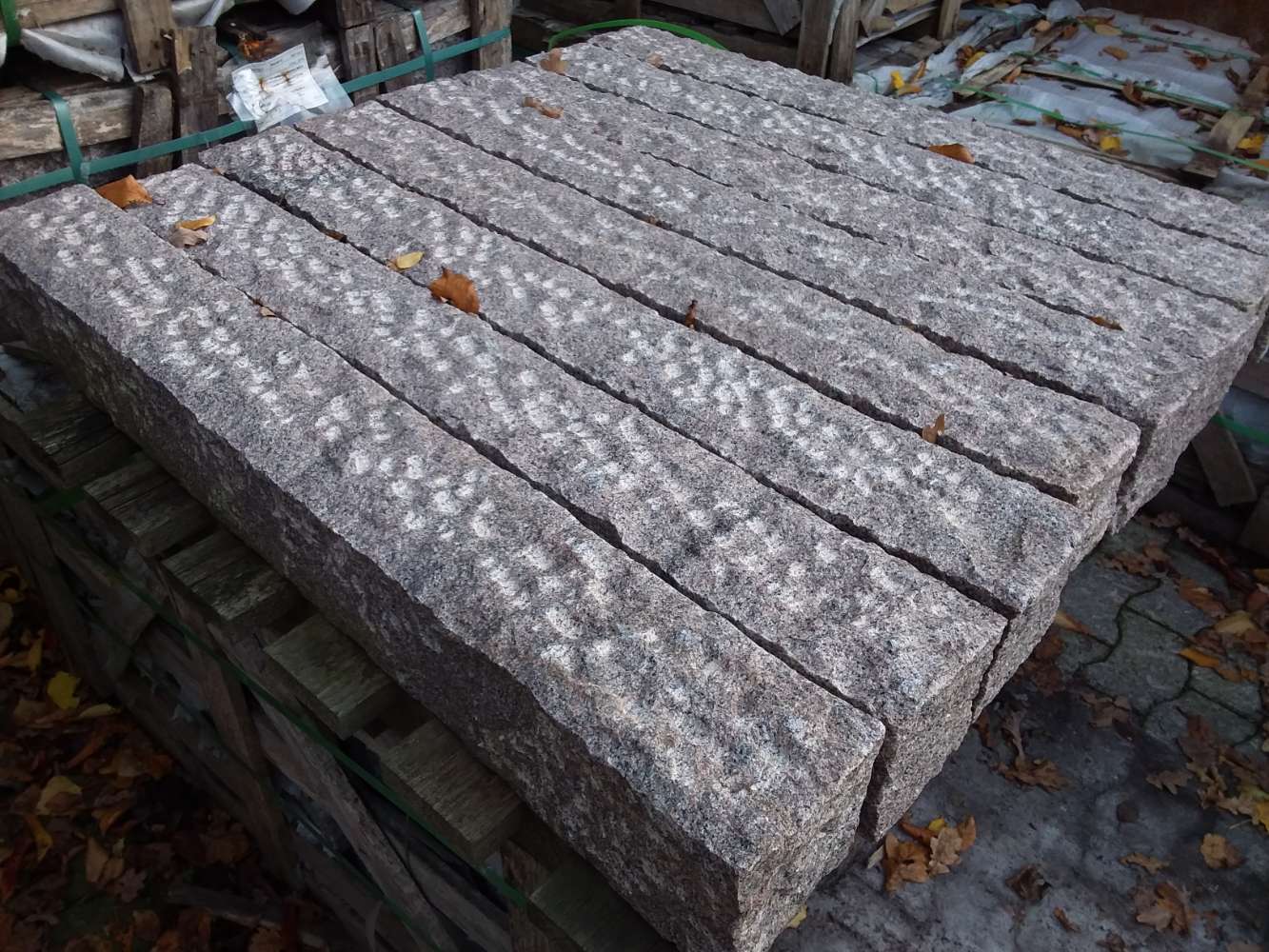 Granit Palisaden 12x12x10 rötlich-grauer Naturstein Outlet Seltra