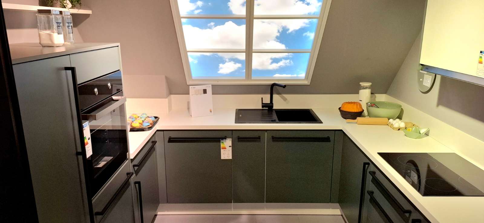 Küche U-Form inkl.  Geräte, Spüle und Armatur