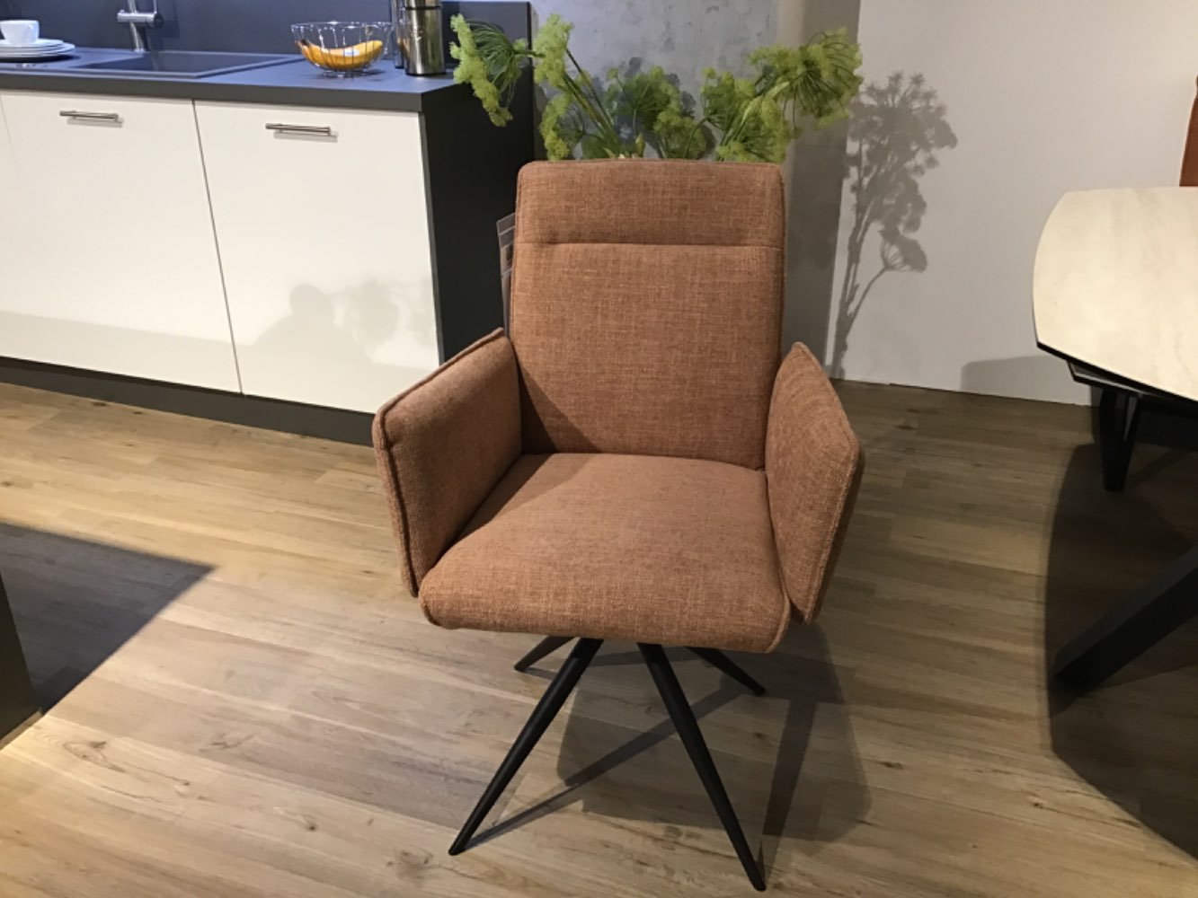 Interliving 5505 Armlehnenstuhl drehbar, Maß 60x92x57cm