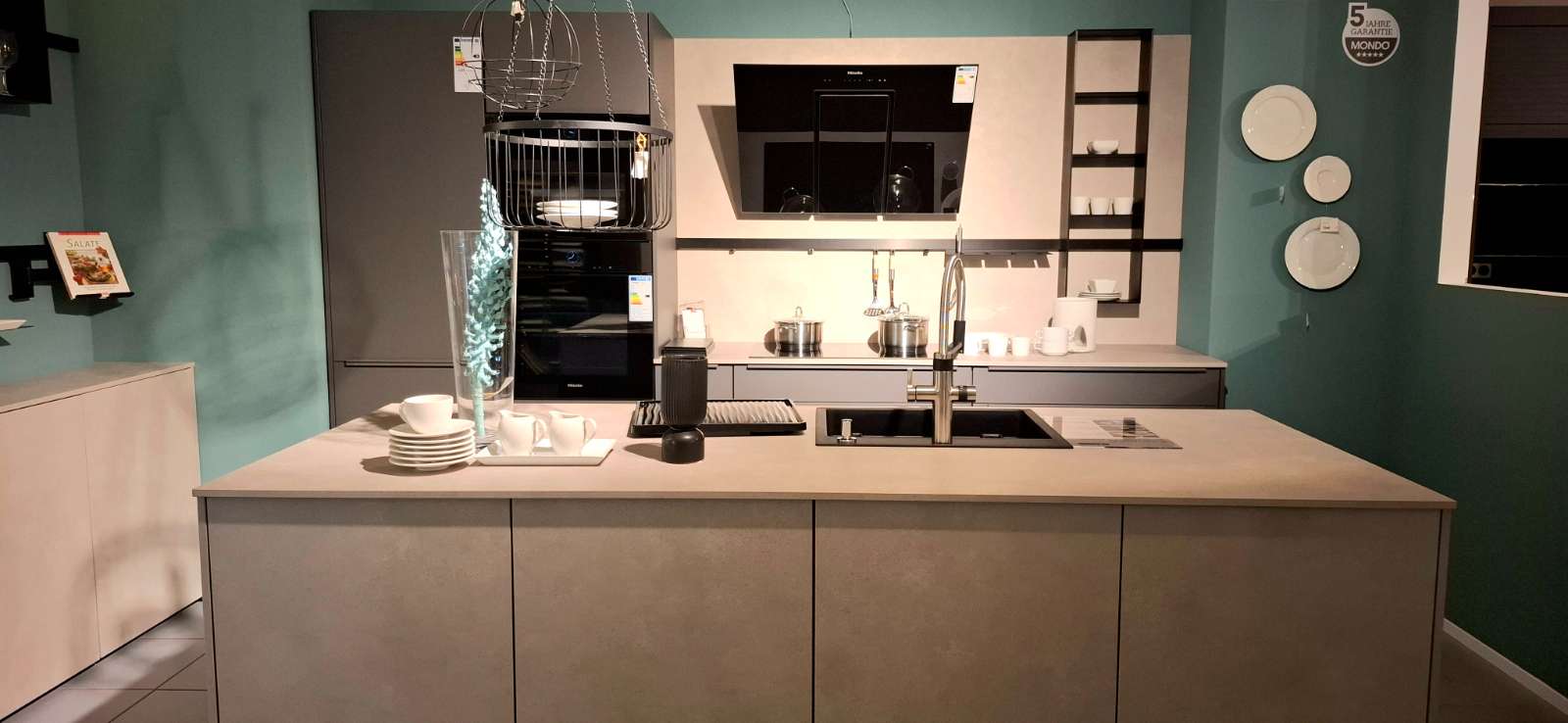 Insel Küche Schiefergrau inkl. Geräte, Spüle und Armatur