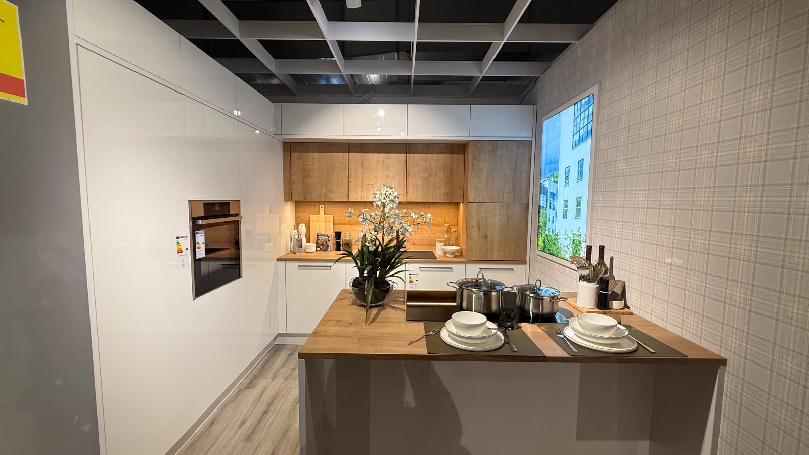 Einbauküche Nolte Finelack Weiß hochglanz mit Neff Einbaugeräten