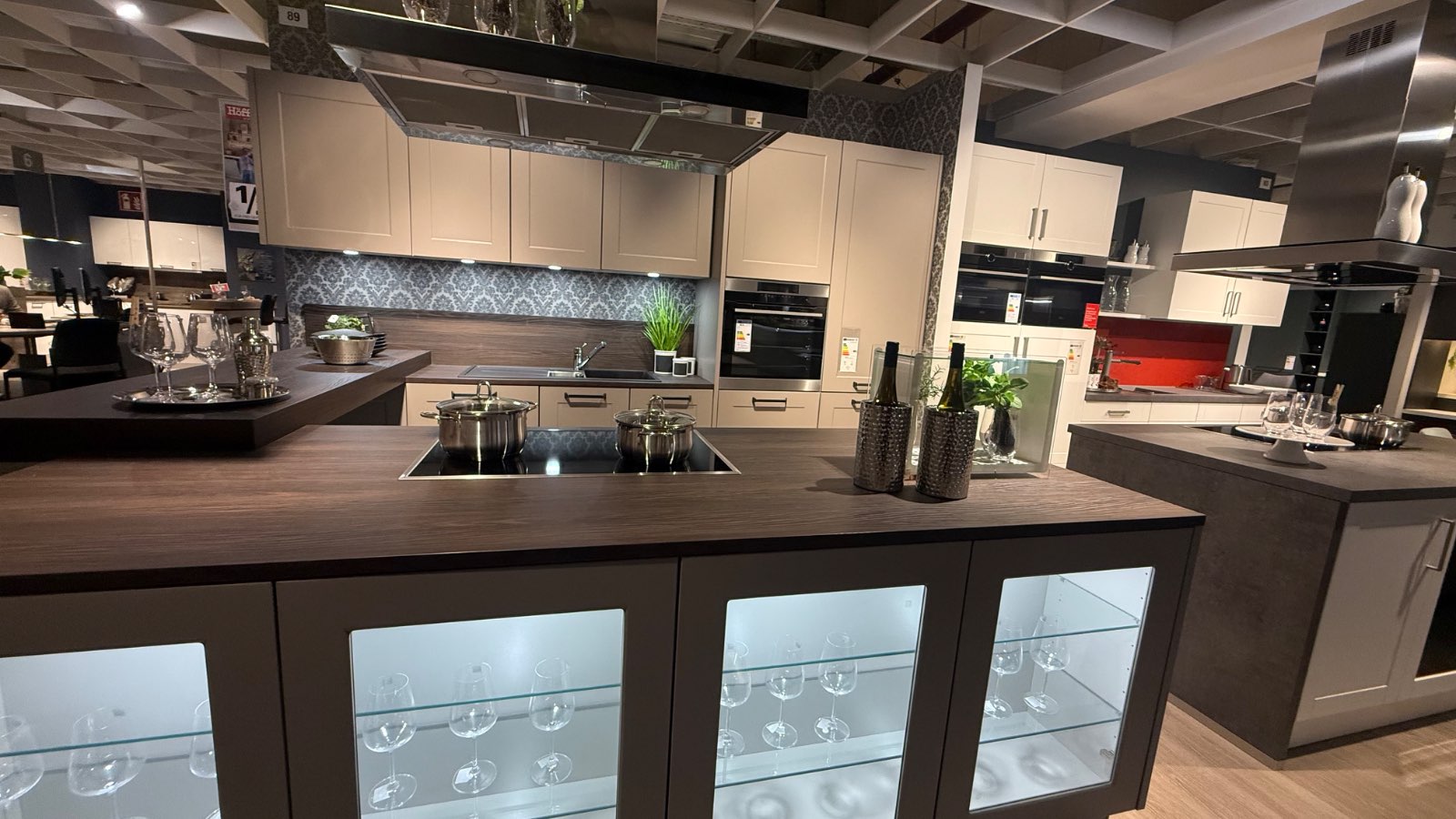 Einbauküche Nolte Frame Landhaus Lava softmatt / Sahara lackiert