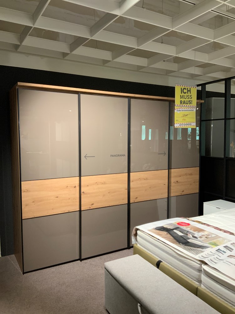 Schwebetürenschrank