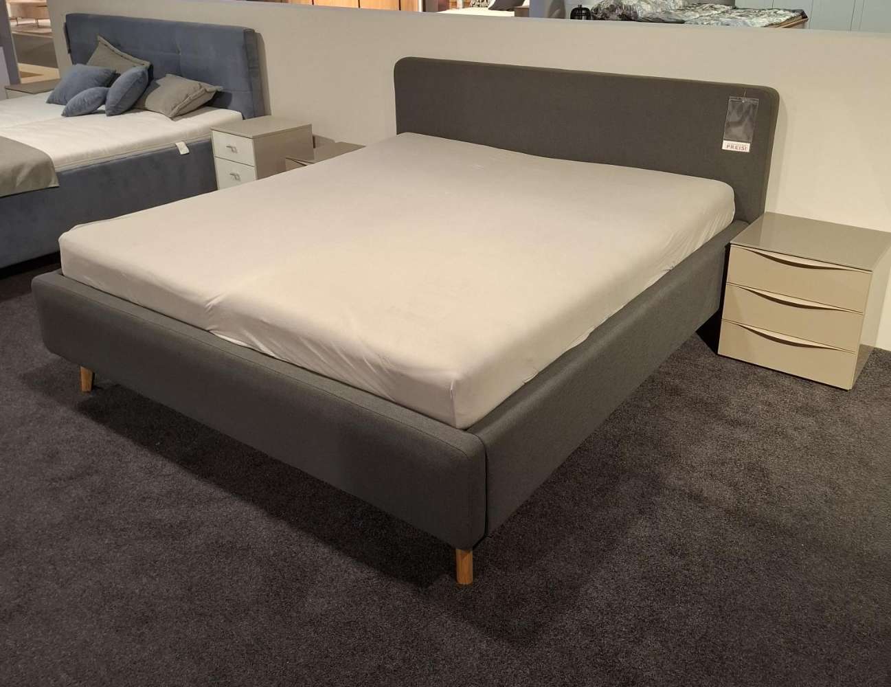 Polsterbettgestell Lgfl.180×200 cm mit Holzfüßen eichenfarb.