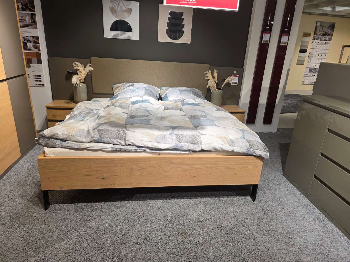 Bettanlage mit Metallfuß schwarz