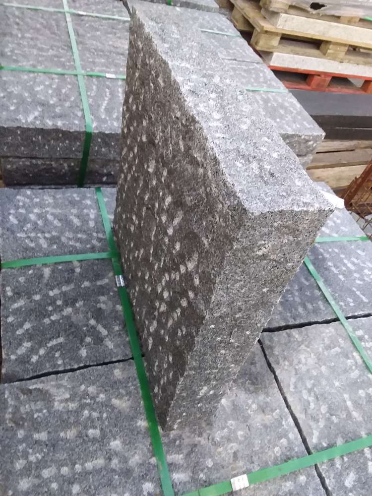 Granit  Palisaden10x50x50 anthrazit Naturstein Randstein