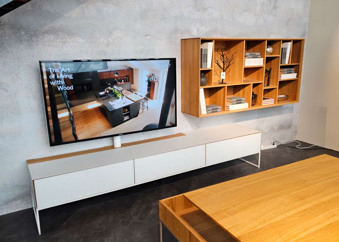 Möbel, Team 7 Wohnwand Cubus Pure in Eiche natur + Farbglas weiß