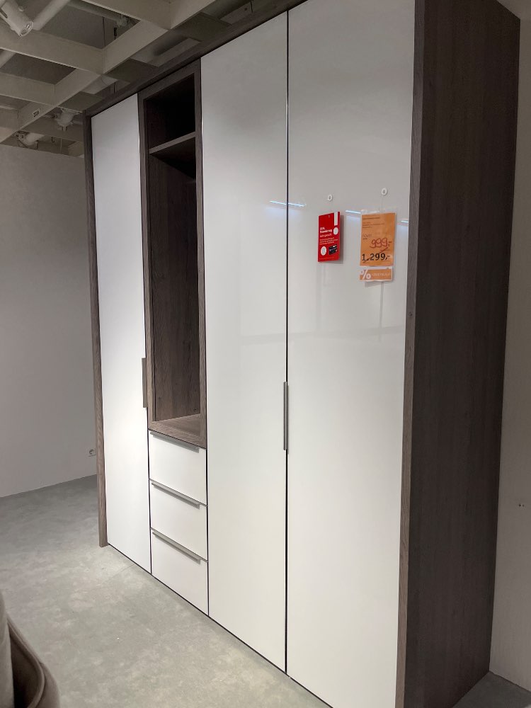 Möbel Drehtürenschrank novel