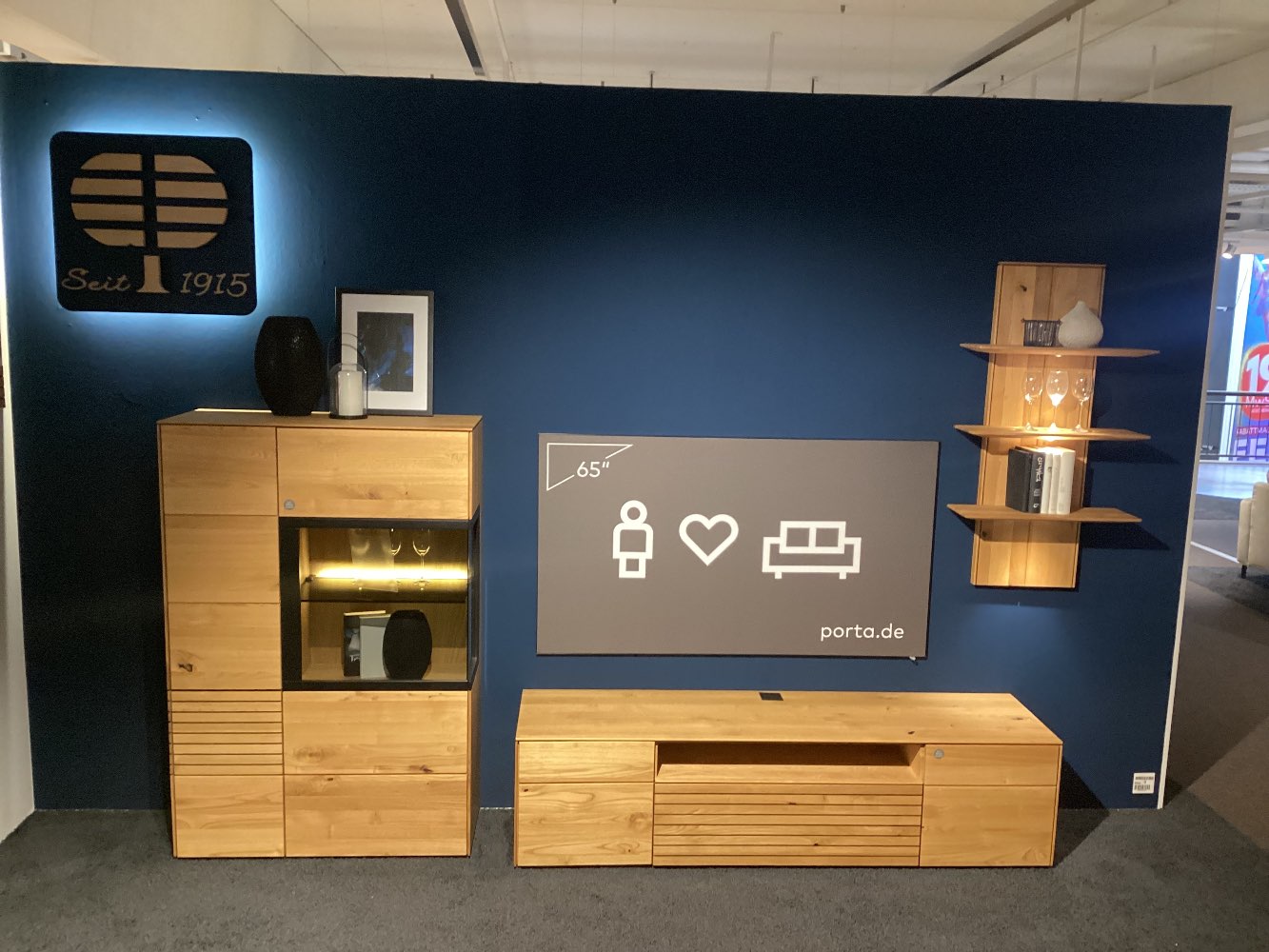 Wohnwand „Kulma“, Orig. Decker,  Astkastanie massiv