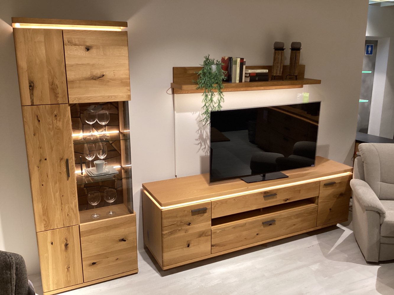 Wohnwand Linea Natura Philadelphia Eiche telmassiv XXXLutz Hirsch