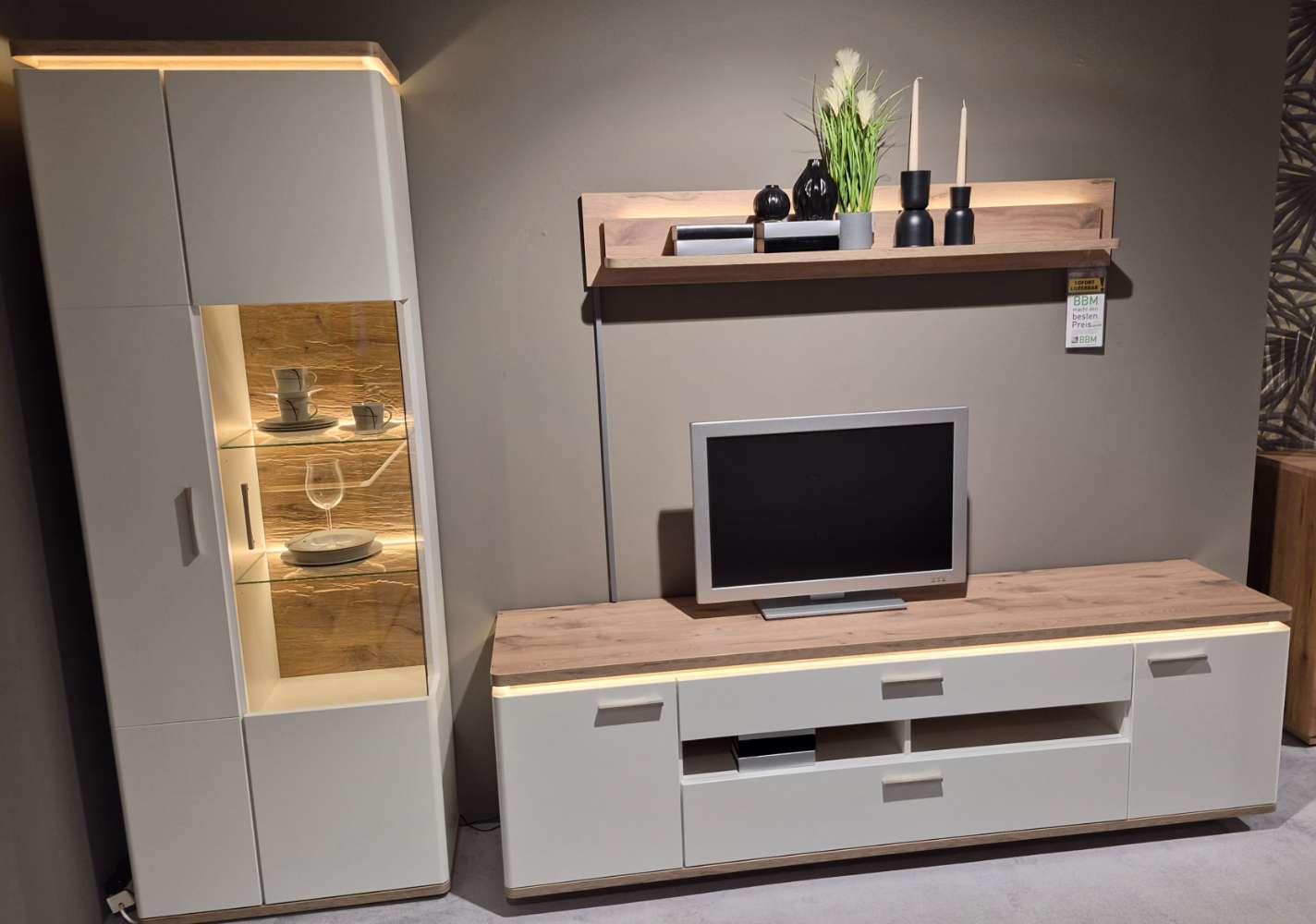 Wohnwand Soft White , mit LED-Beleuchtung BHT ca 295x208x50cm