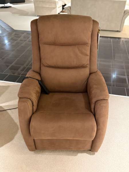 Relaxsessel braun Stoff ,auf Rollen, 1 Motor+ Aufstehhilfe