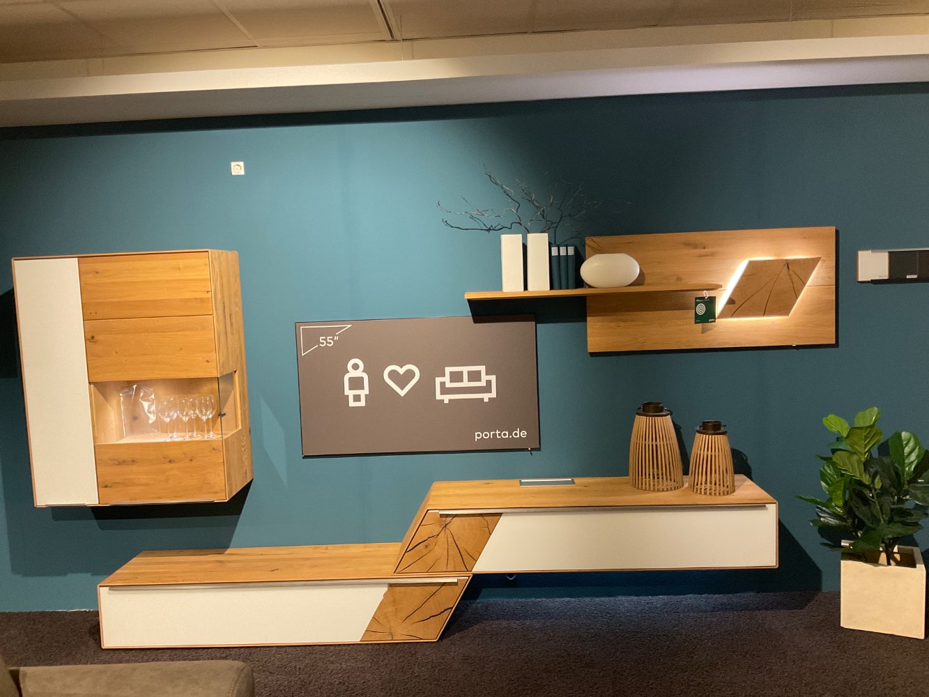 Wohnwand Asteiche massiv bianco, gebürstet