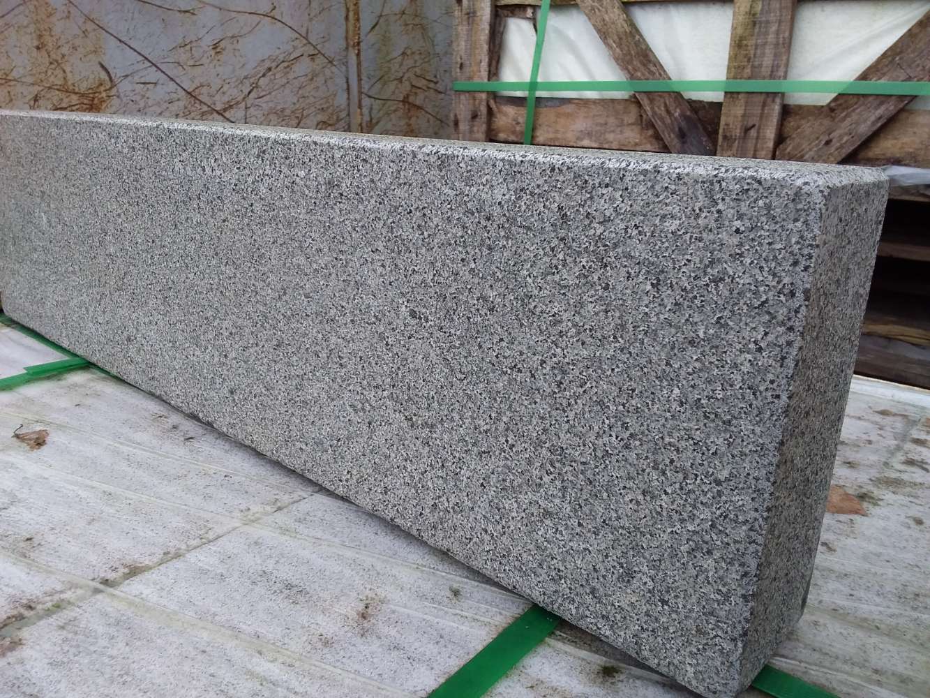 Granit Rasenkante 8x20x100 anthrazit Randstein Naturstein Outlet