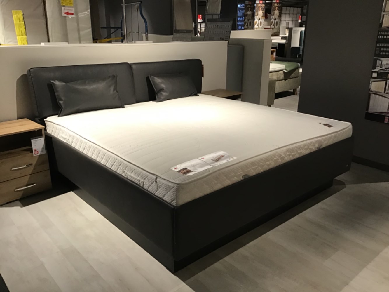 XXXLutz Ausstellungsstück Möbel Polsterbett Composium schwarz